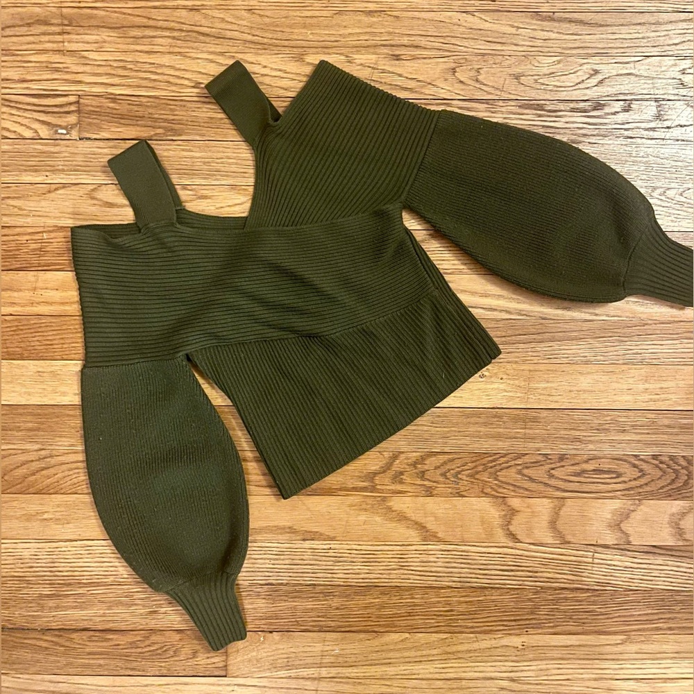 Amur merino wool olive green Violetta cold shoulder sweater - Picture 5 of 13